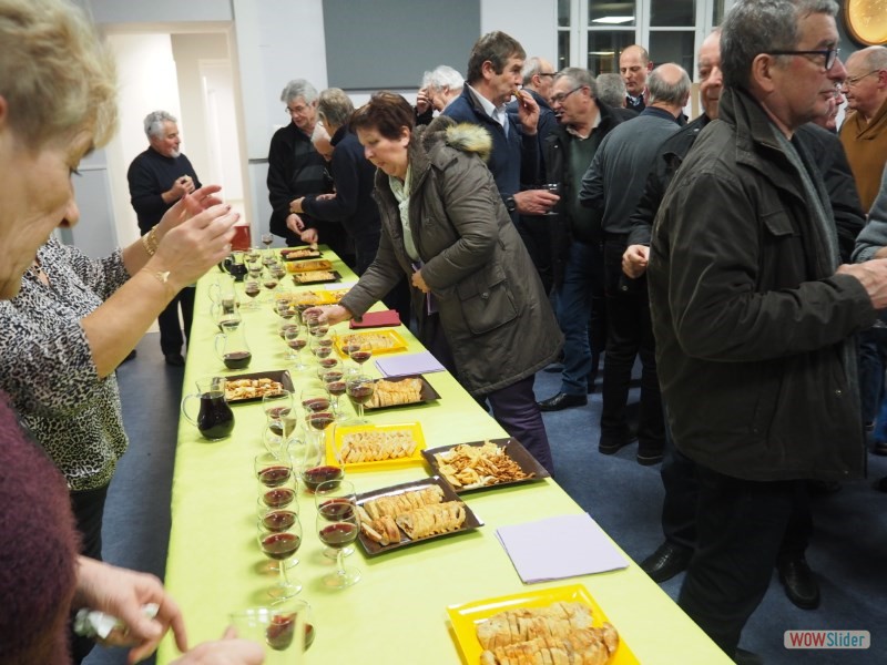 Et tout le monde se précipite au buffet...