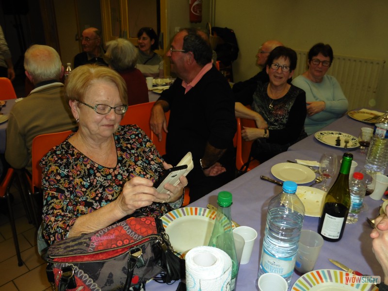 En attendant que se remplissent les assiettes…